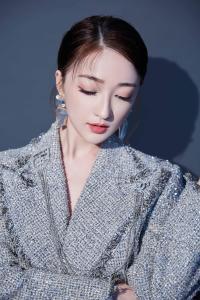 女明星依娜,璀璨星河中的璀璨明珠