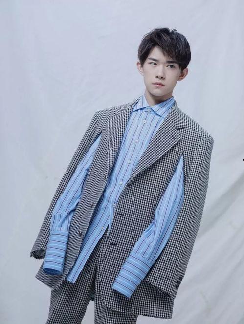 男明星服装图片,男明星穿搭解析，揭秘潮流服饰密码